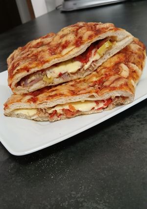 Φωτογραφία της συνταγής Καλτσόνε με καβουρμά