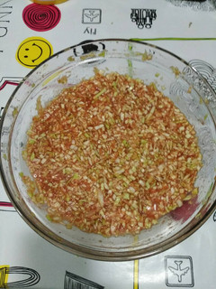Una foto de Ensalada de repollo con tomate
