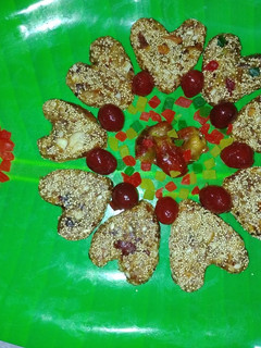 டேட்ஸ் காஜூர் பர்பி (Dates khajur burfi recipe in tamil) செய்முறை முக்கிய புகைப்படம்