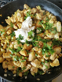 Una foto de Pollo al CURRY apio y manzana