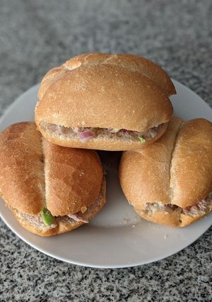 Una foto de Sanguchitos de Atún