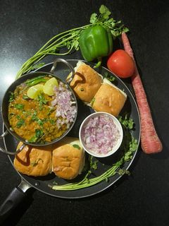 पाव भाजी (Pav Bhaji Recipe in Hindi) रेसिपी मुख्य फोटो