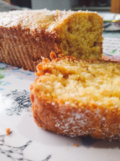 Una foto de Budín de manzana y coco PESA 500GR!