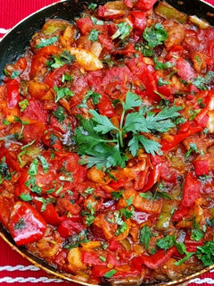 Nyári lecsó, grillkolbásszal recept fotója