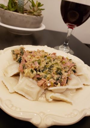 Una foto de Salsa de verdeo, nuez, crema y parmesano