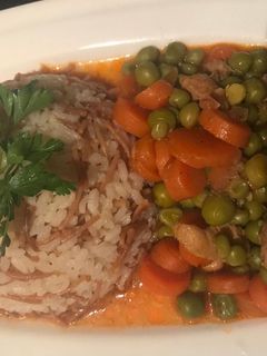صورة لوصفة يخنة بازيلا مع رز وشعيرية