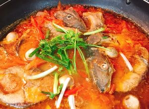 Hình của món Cá Cam kho cà chua.