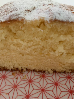 Una foto de Budín riquísimo de limón/naranja/vainilla con crema de leche