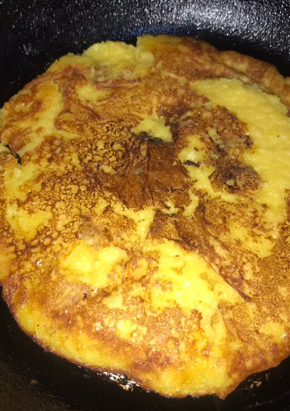 Una foto de Cachapa de jojoto (mazorca de maíz dulce, elote fresco)