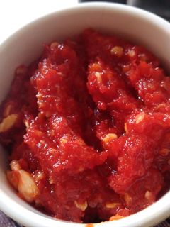 ટામેટાં લસણની ચટણી (Tomato Garlic Chutney Recipe In Gujarati) રેસીપી મુખ્ય ફોટો