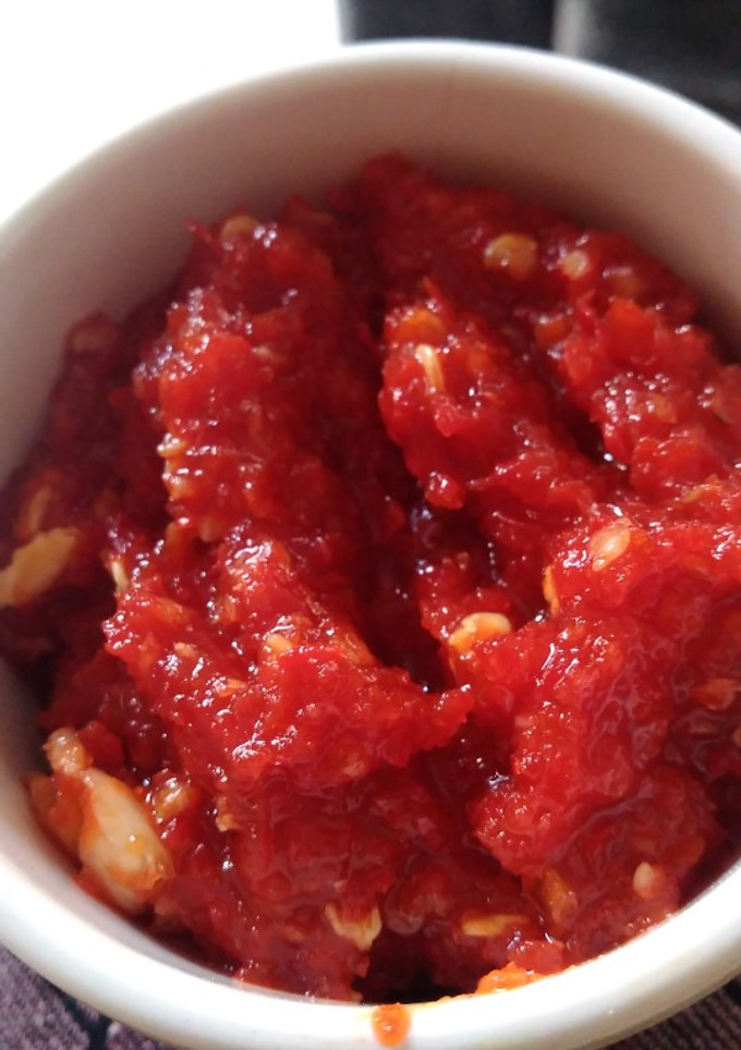 ટામેટાં લસણની ચટણી (Tomato Garlic Chutney Recipe In Gujarati) રેસીપી મુખ્ય ફોટો