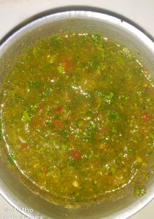 A picture of Green chutney.