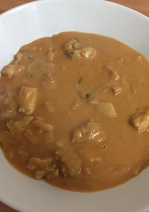 Una foto de Muslos de pollo en pasta de maní 🥜