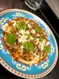Dip de berenjena asada con hummus y queso feta