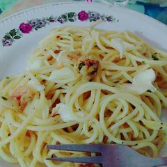 A picture of Spicy lemon and prawn spaghetti.