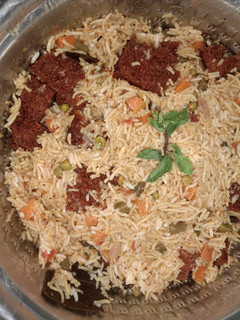 கல்யாண வீட்டு ஸ்பெஷல் பிரிஞ்சி பிரியாணி செய்முறை முக்கிய புகைப்படம்