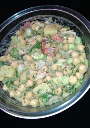 A picture of Green chana chaat.