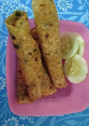 A picture of Mooli ka paratha / Radish paratha.