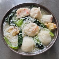 A picture of Fish Balls Noodle.