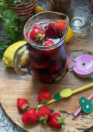 Une photo de 🎨🍾Sangria sans 🍷 alcool 🍸 pic-nique en fête 🥳