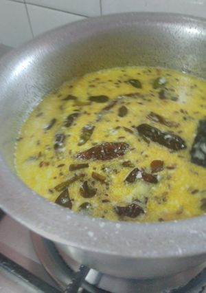 कढी (kadhi recipe in marathi) रेसिपी चे मुख्य फोटो 