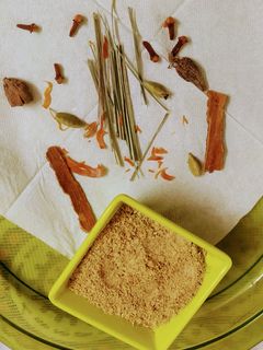 ईम्युनिटि बुस्टर काढा मसाला (immunity booster kada masala recipe in marathi) रेसिपी चे मुख्य फोटो