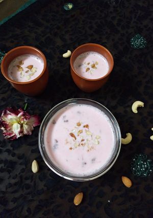 A picture of Rose paneer kheer.