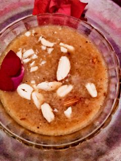 स्वीट गुड दलिया (sweet gud daliya recipe in Hindi) रेसिपी मुख्य फोटो