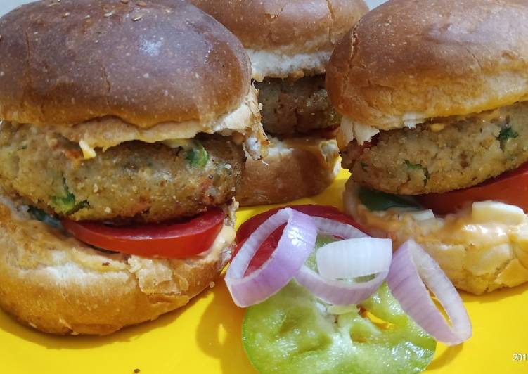 Step-by-Step Guide to Prepare Ultimate Crispy Veg Tikki Burger Recipe/VegTikki Cheese Burger