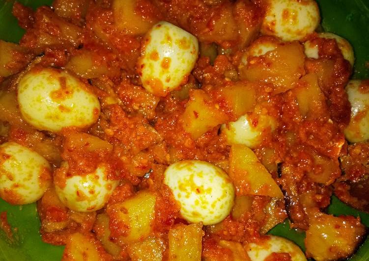 Kentang balado dan telur puyuh