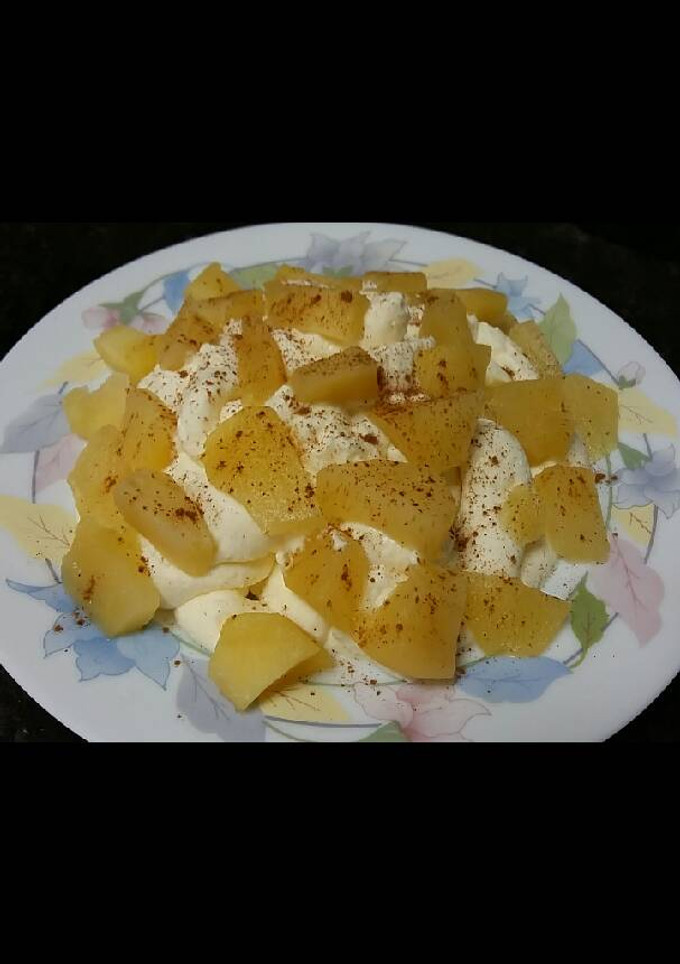 Una foto de Postre de nata y manzana con canela