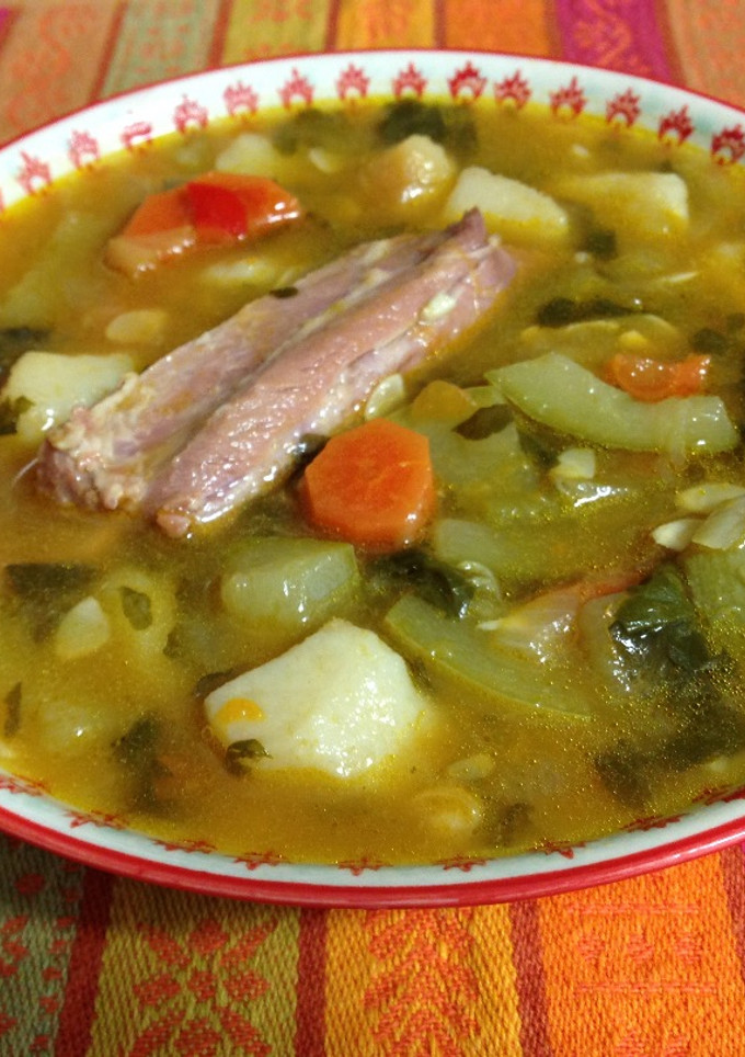 Una foto de Potaje de berros con costillas