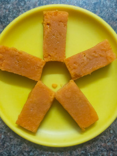 கேரட் மைசூர் பாக் (Carrot mysore pak recipe in tamil) செய்முறை முக்கிய புகைப்படம்