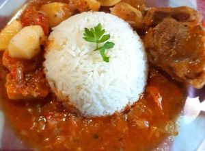 Una foto de Estofado de solomillo con arroz