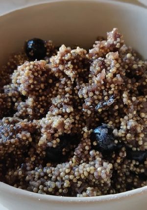 Foto di Porridge di quinoa con mirtilli e cocco