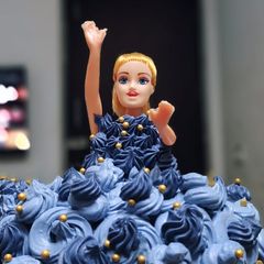 A picture of Barbie cake without oven, without Barbie mould.
