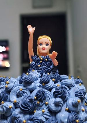 A picture of Barbie cake without oven, without Barbie mould.