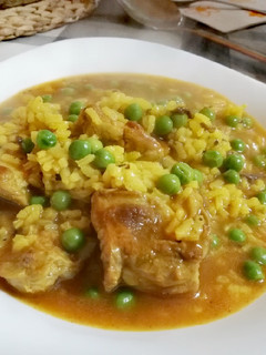 Una foto de Arroz caldoso con Costillas, Morcilla y Guisantes