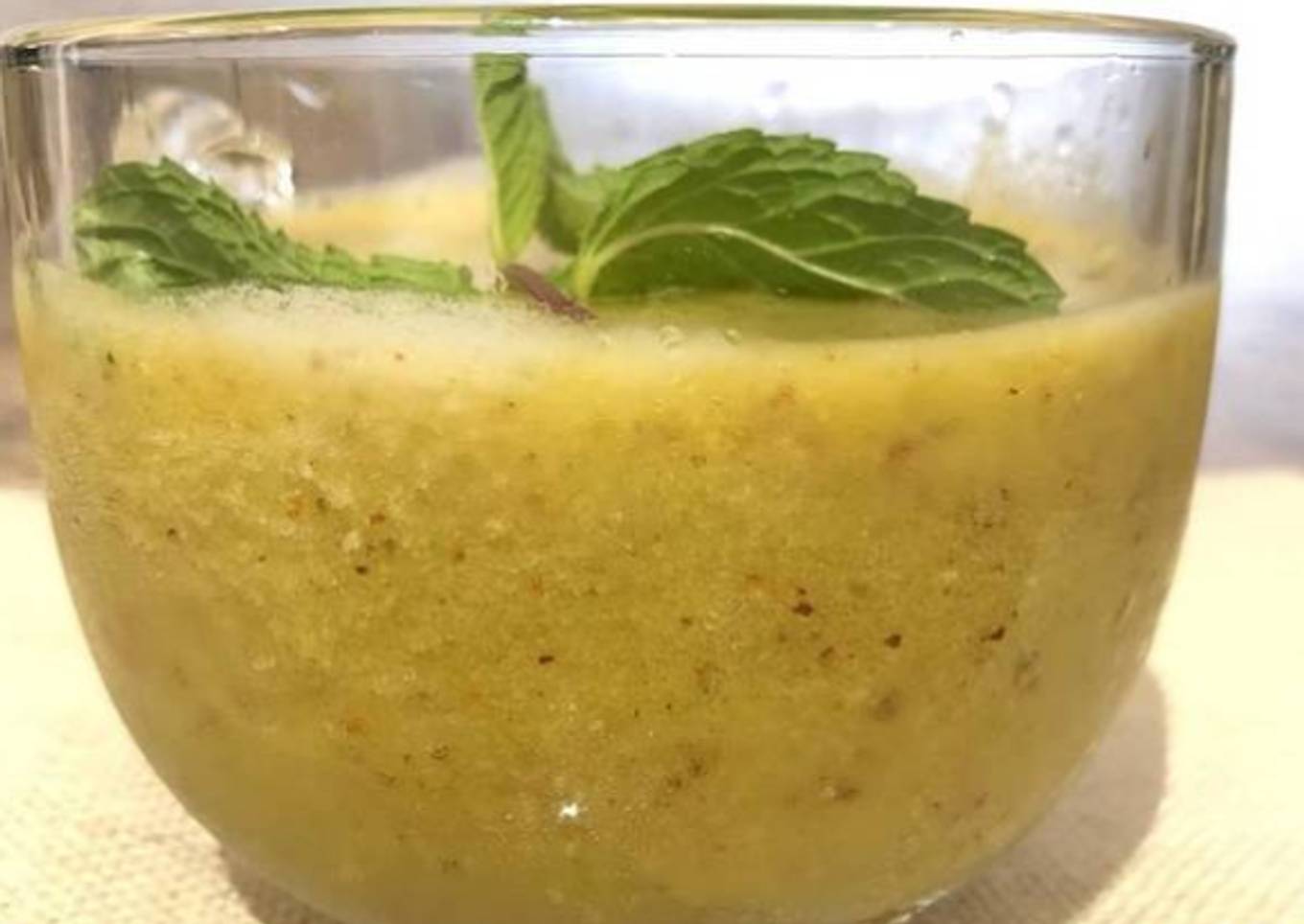 Green apple pineapple and mint smoothie