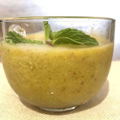 A picture of Green apple pineapple and mint smoothie.