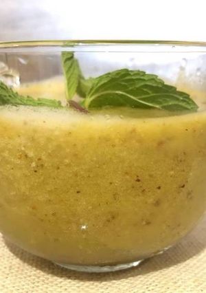 A picture of Green apple pineapple and mint smoothie.