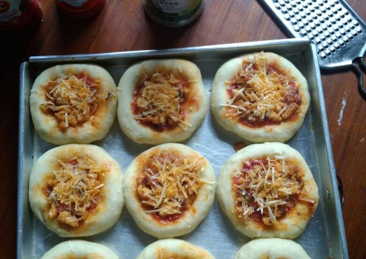 Mini chicken pizza