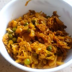A picture of Patta gobhi matar.