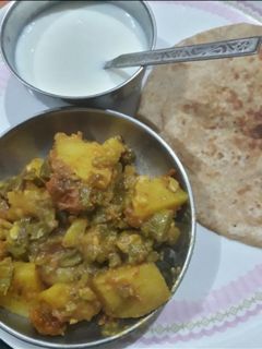 फ्रेंच बींस और आलू की सब्जी (french beans aur aloo ki sabzi recipe in Hindi) रेसिपी मुख्य फोटो