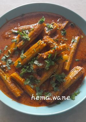 A picture of Shegvani (Drumstick bhaji).