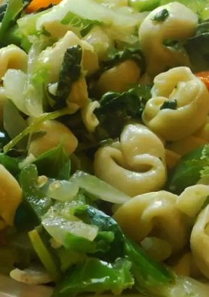 A picture of Aromatic flavorful healthy pasta salad.