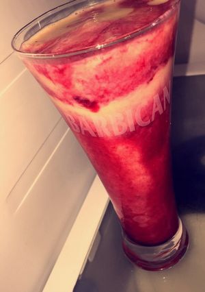 صورة لوصفة سموذي موز وتوت 🎀