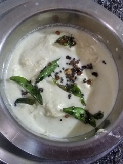 தேங்காய் சட்னி (Thenkaai chutney recipe in tamil) செய்முறை முக்கிய புகைப்படம்