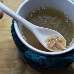 A picture of Egyptian orzo soup.