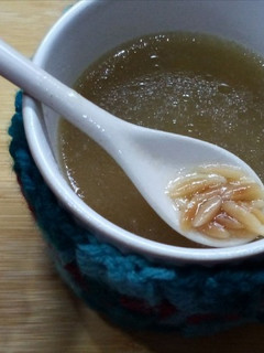A picture of Egyptian orzo soup.
